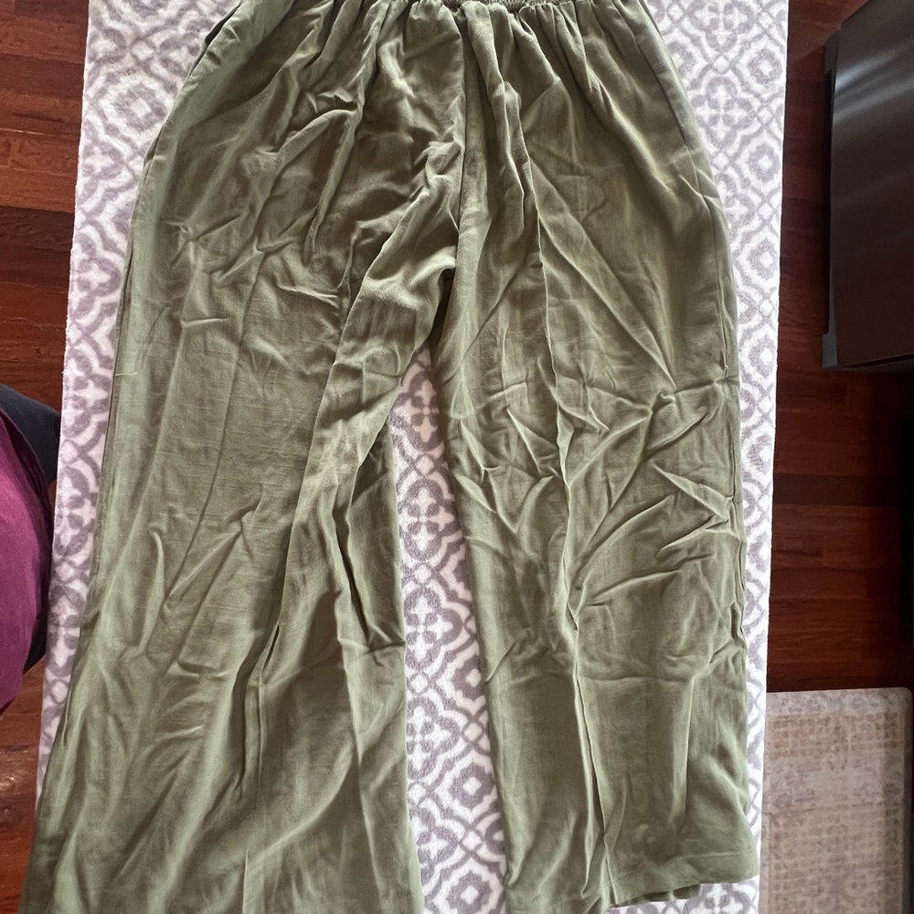 496 Unbranded Army Green Pull on Wide Legged Pants Women's Size L
